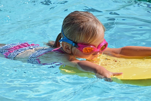 Czym się kierować wybierając zajęcia z nauki pływania dla dzieci?