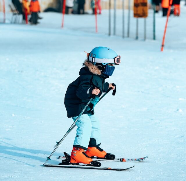 Dlaczego półkolonie narciarskie dla dzieci to idealny pomysł na czas ferii!